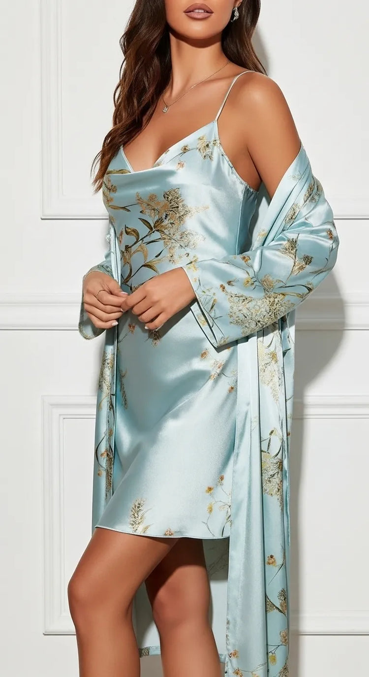 lateral direita conjunto floral azul camisola slip curta e robe longo acetinado