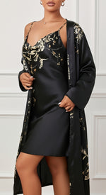 lateral direita conjunto floral preto camisola curta com alcinha robe longo acetinado elegante