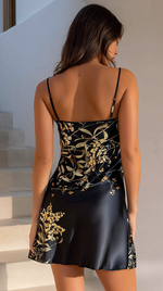 costas camisola curta preta floral tecido acetinado liso