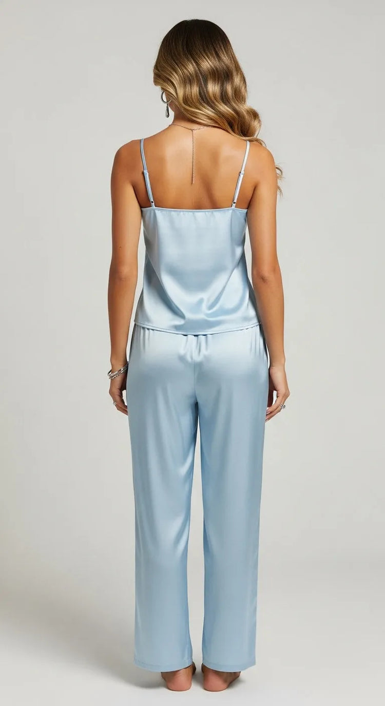 Conjunto de cetim ice blue - vista traseira - calça reta e top de alcinha - fundo neutro