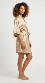 robe champagne de cetim - lateral com manga 3/4 ampla e barra reta