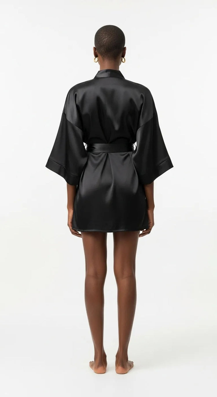 robe kimono preto - costas com passantes e cinto na cintura