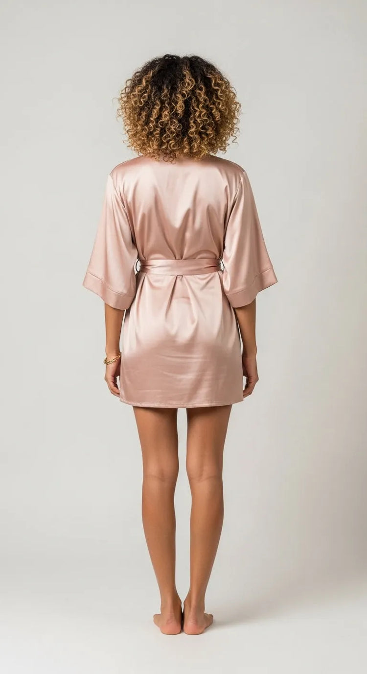 robe kimono rosa curto - costas com cinto passado nos passantes