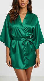 robe kimono de cetim verde curto feminino - frente com gola transpassada e faixa com passantes