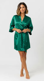 robe de cetim verde curto - vista inteira, brilho suave e caimento leve