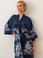 de pé apoiado robe kimono longo azul escuro floral com laço