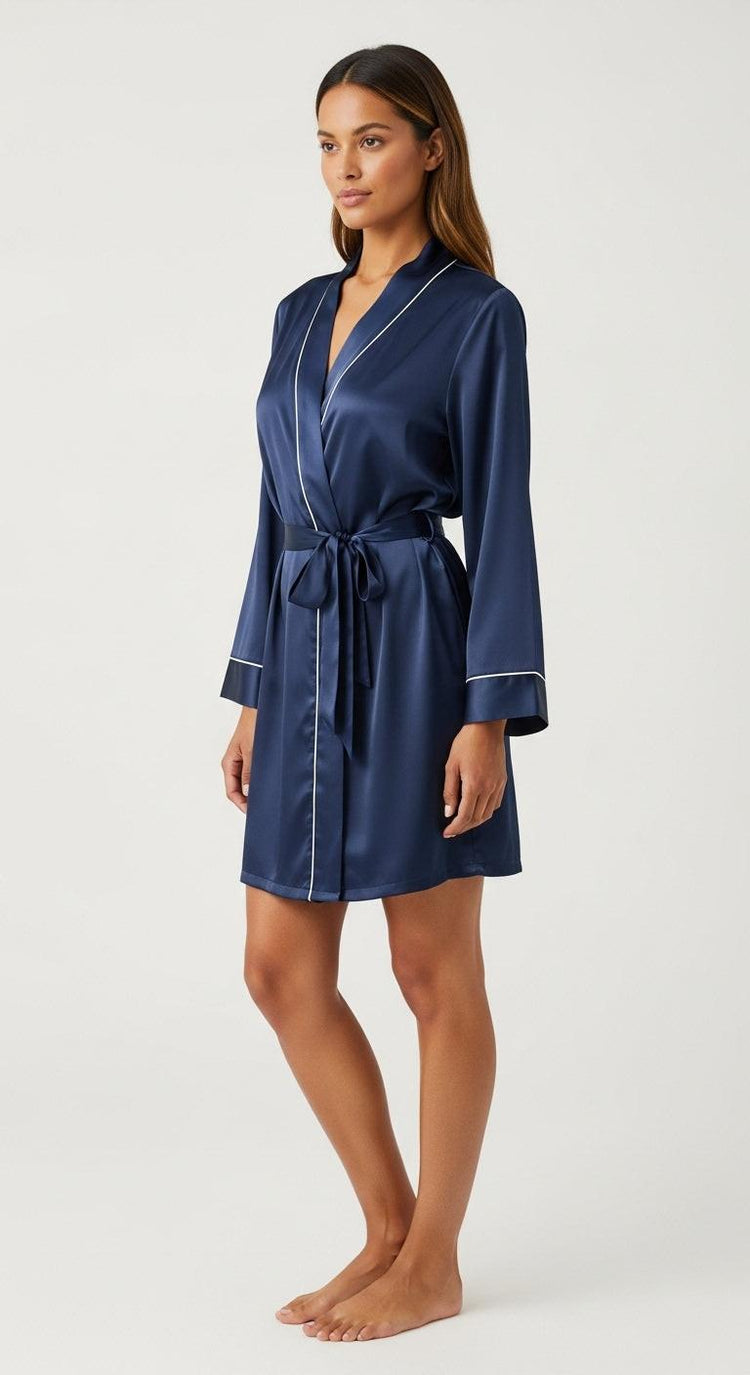robe kimono curto de cetim azul escuro vista lateral mangas 3/4 faixas na cintura e vivo claro